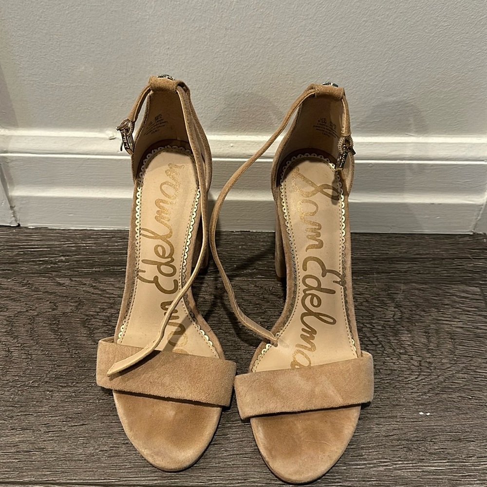 Sam Edelman Yaro Block Heel Sandal - Beige Suede; size 6.5